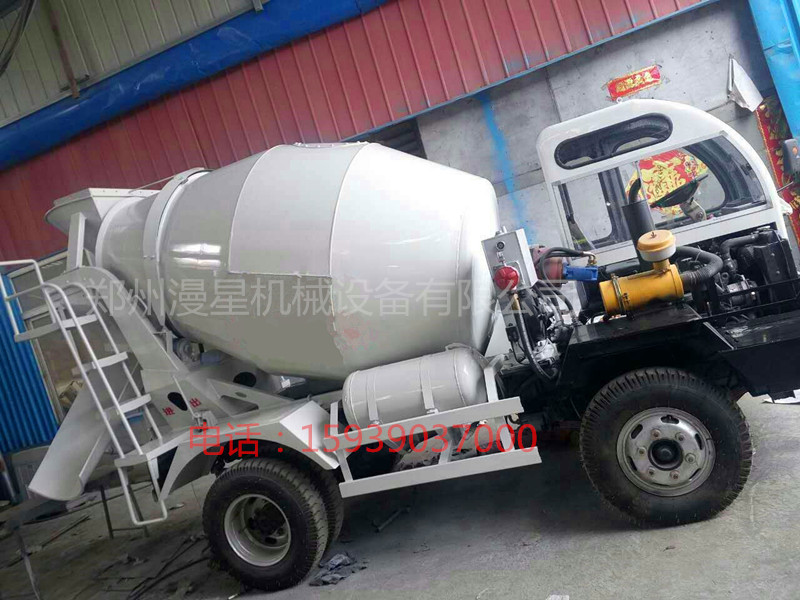 小型混凝土攪拌車(chē)